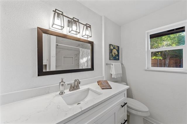 Building Photo - 2405 Roundrock Trail