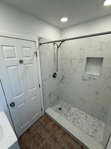 Building Photo - 1373 Real Way Ln