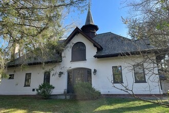 Building Photo - 12 Pine Hill Rd