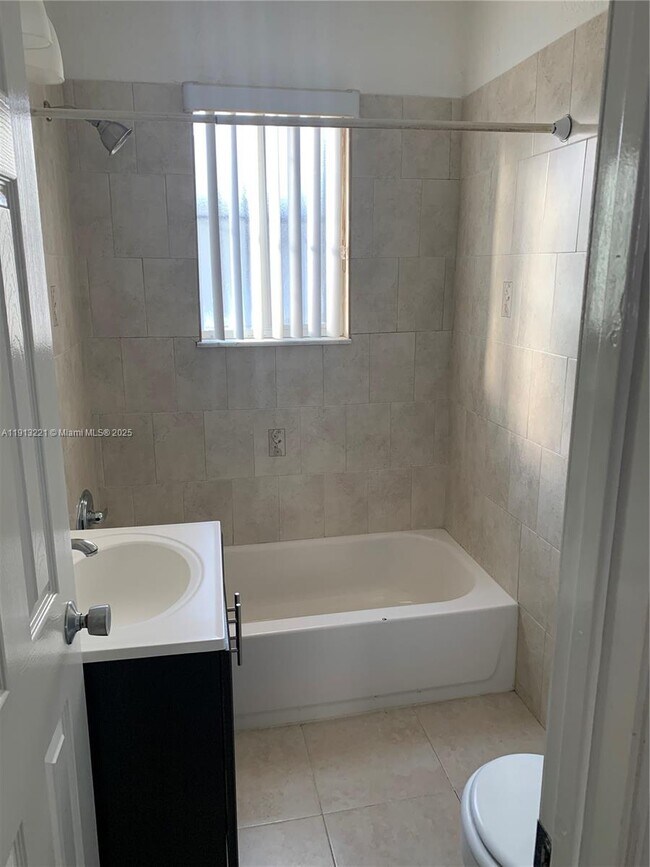 Building Photo - 2500 NW 24th Ave