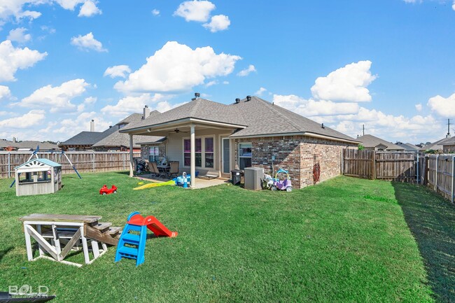 Building Photo - Great House in Haughton with above ground ...