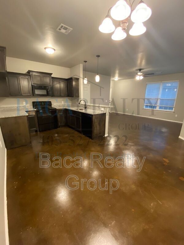 Building Photo - 1758 Eighty-Niner Ter