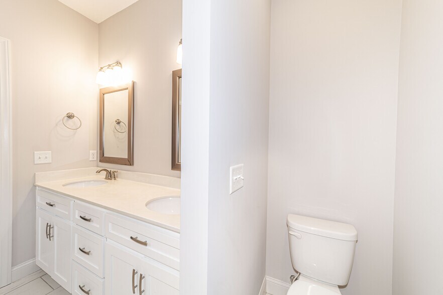 Building Photo - 155 Promenade Pl