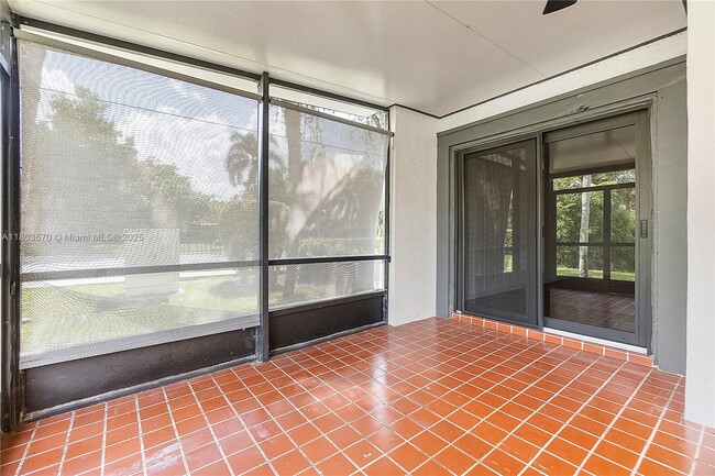 Building Photo - 398 Fern Dr