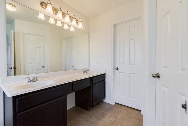 Building Photo - 3426 Lily Ranch Dr