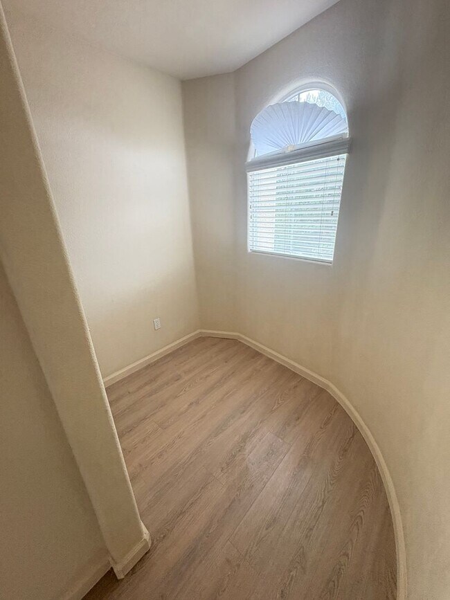 Building Photo - 9050 Double R Blvd