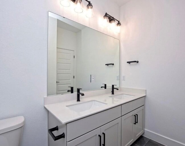 Building Photo - 920 Ray Berglund Blvd