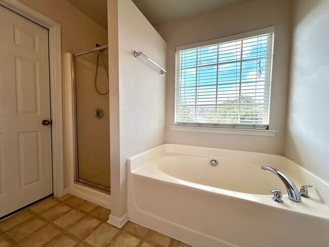 Building Photo - 3029 Azalea Hills Dr