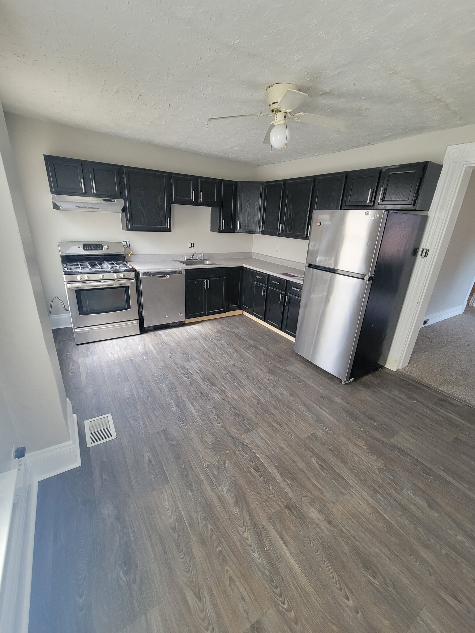 Building Photo - 224 6th Ave