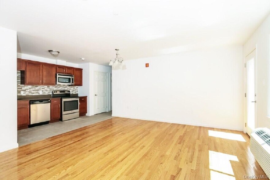 Building Photo - 160 Chatterton Ave