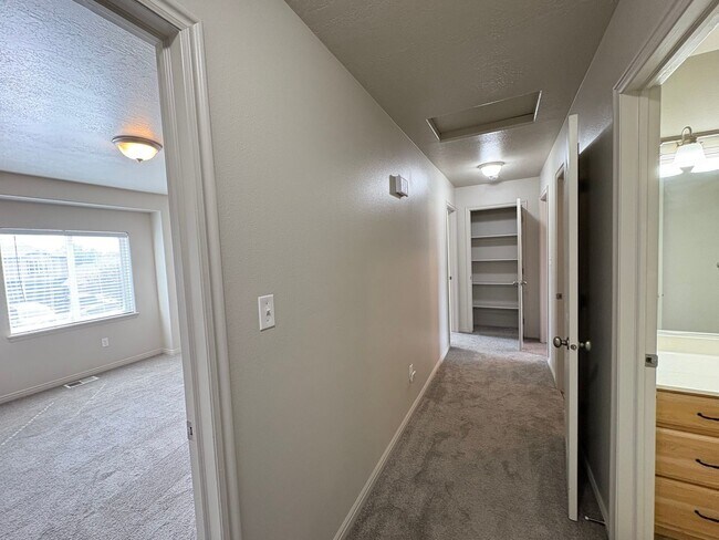 Building Photo - Clark Parkway Home