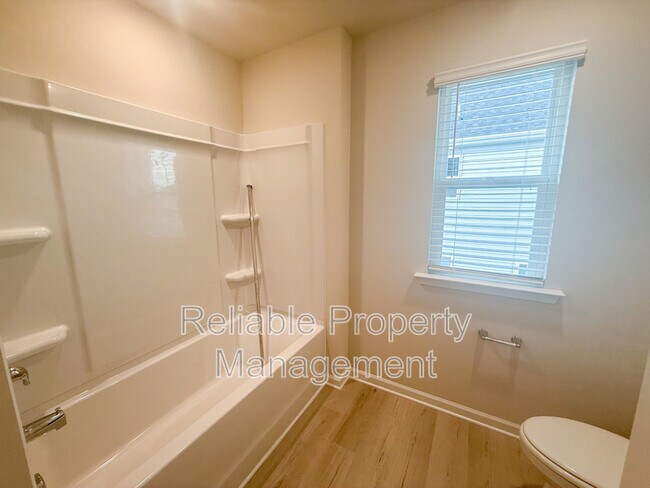 Building Photo - 124 Kobus Ct