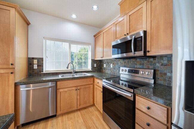 Building Photo - 648 NE Newstead Ln