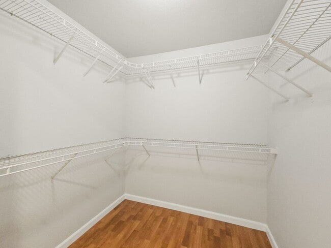 Building Photo - Updated 2BR Condo with Pool, Clubhouse & P...