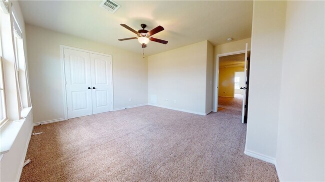 Building Photo - 923 Emerald Dove Ave