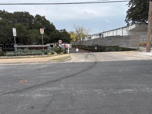 Building Photo - 2215 Post Rd