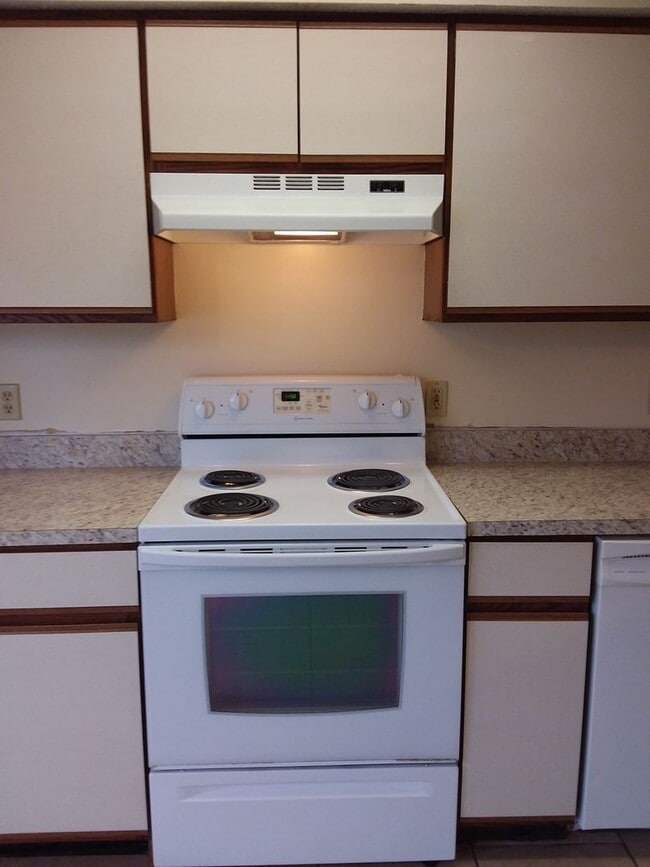 Building Photo - Large 2/2.5 towhome near NAS Jax