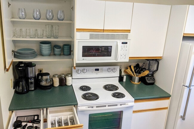 Building Photo - 66 Paquette Dr