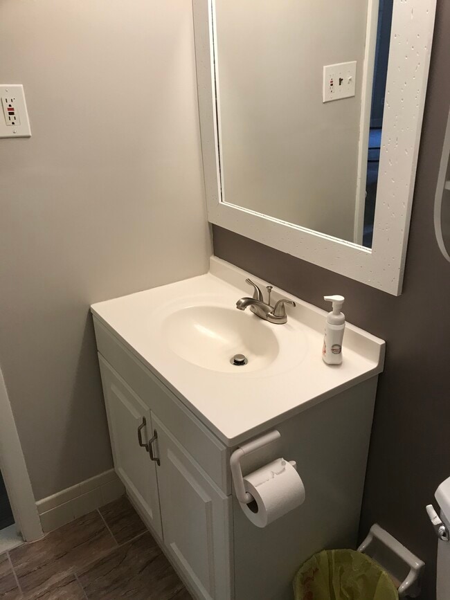 Building Photo - 5200 Hilltop Dr