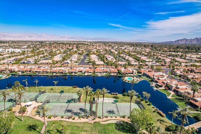 Building Photo - 142 Lakeshore Dr