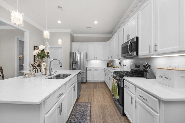 Building Photo - 5718 Oak Hvn Ln