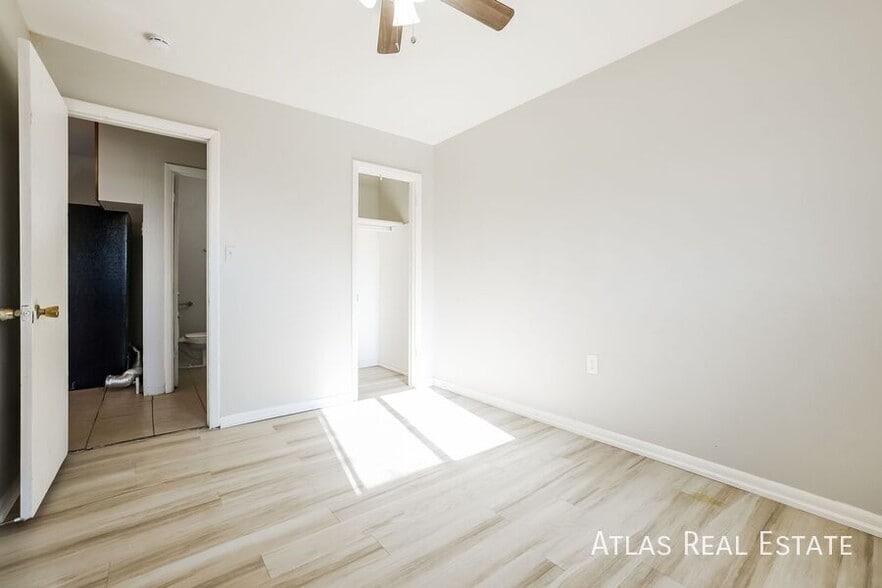 Building Photo - 881 E Egbert St