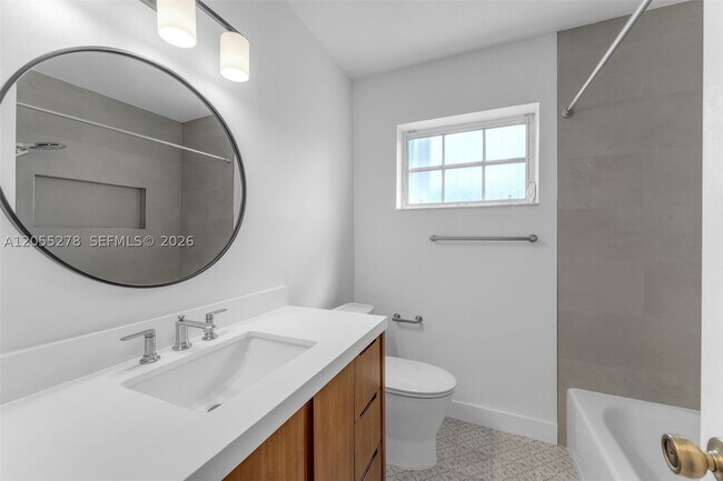 Building Photo - 9121 Ridgeland Dr