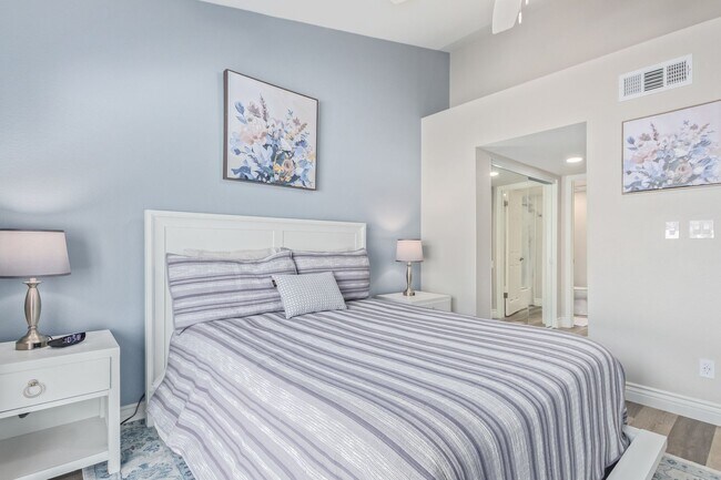 Building Photo - Mesa 2 Bed/ 2 Bath Fully Furnished Townhome