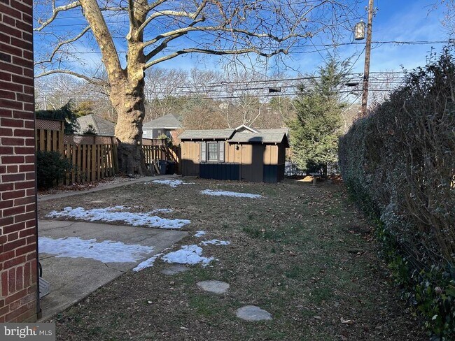 Building Photo - 1407 Delaware Ave