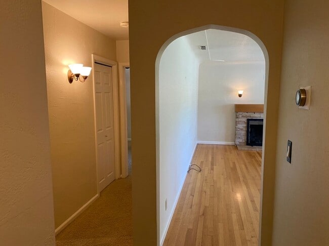 Building Photo - 2 bedroom bungalow in La Loma neighborhood!