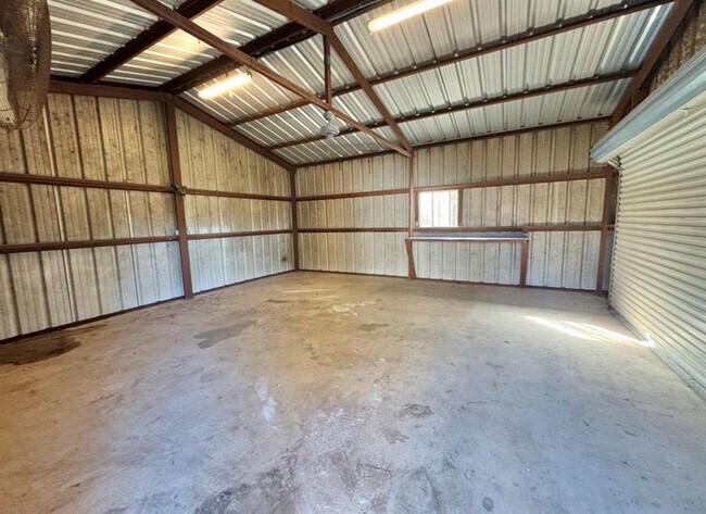 Building Photo - 233 FM 696