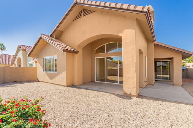 Building Photo - 4723 N Greenview Cir W