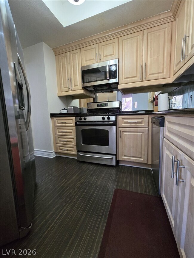 Building Photo - 220 E Flamingo Rd