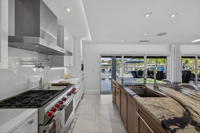 Building Photo - 3109 NE 42nd Ct