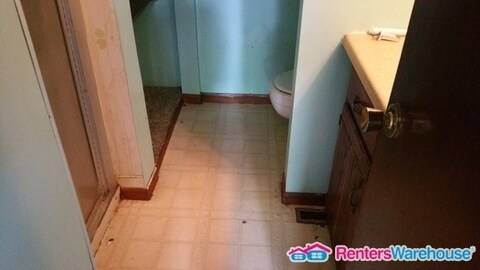 Building Photo - 407 N Elm Ave