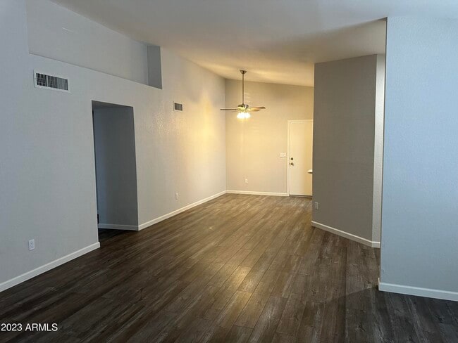 Building Photo - 314 E Hartford Ave