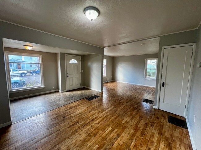 Building Photo - Charming Lower North Hill Home