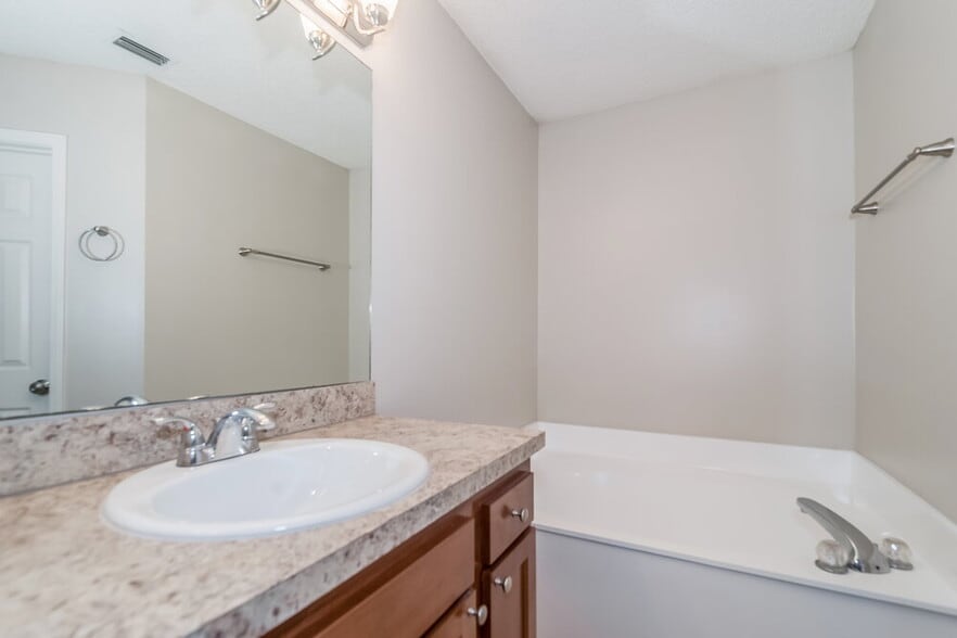 Building Photo - 3075 Waters View Cir