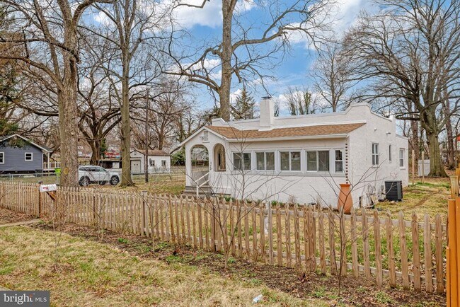 Building Photo - 5123 Crittenden St