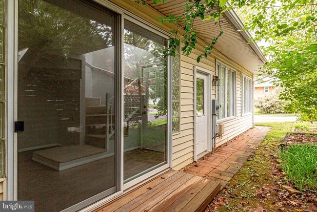 Building Photo - 6525 Byrnes Dr