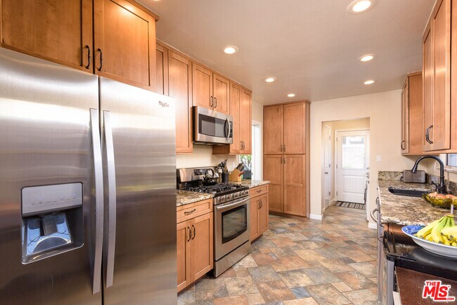 Building Photo - 13451 Friar St