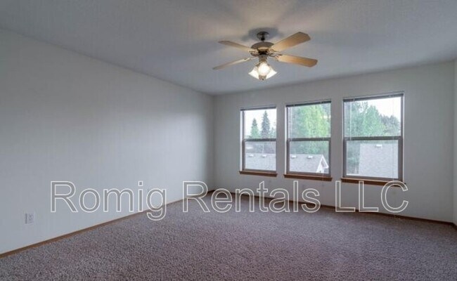 Building Photo - 8109 NE 36th Ct