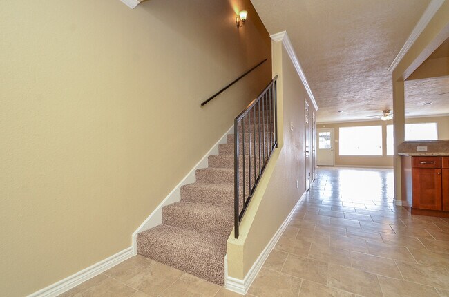 Building Photo - 3 BEDROOM TOWNHOME FOR LEASE IN LANGHAM CREEK