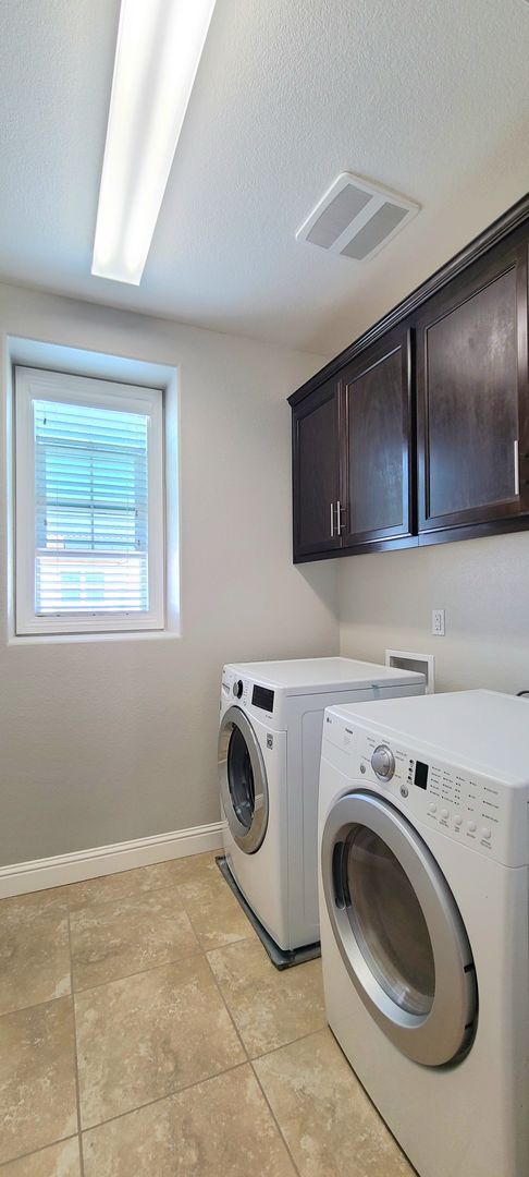 Building Photo - Beautifull Single Family Home in Folsom w/ Solar, Tankless Water Heater, Pool Access, Bonus Room ...