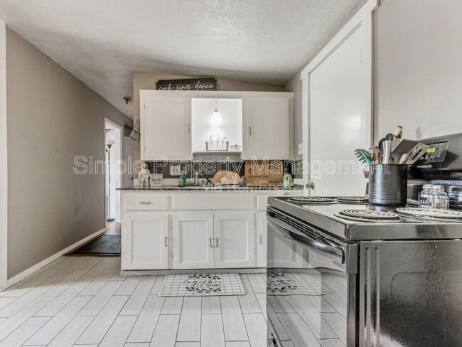 Building Photo - 1234 Iowa St