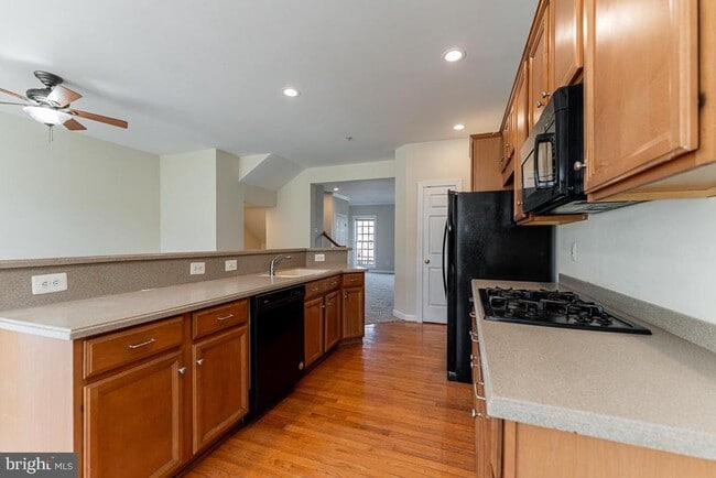 Building Photo - 3874 Carriage Hill Dr