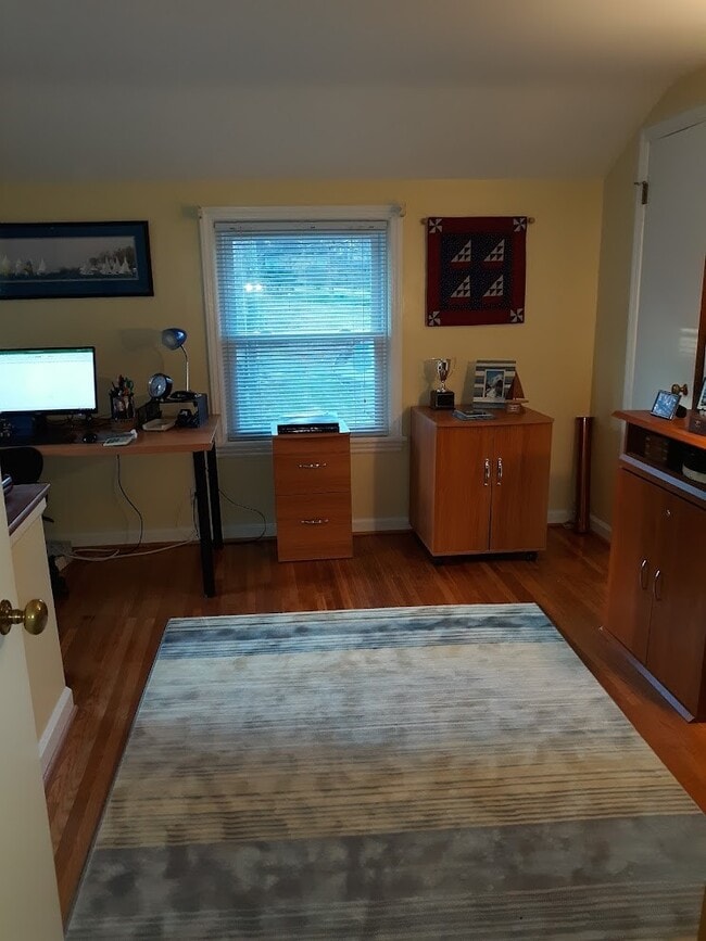 Building Photo - 50 Greenview Dr