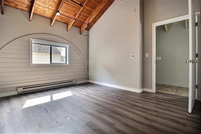 Building Photo - 55 Beach St