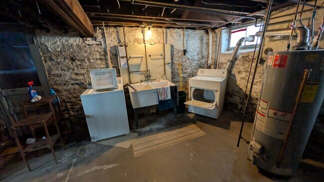 Building Photo - 3943 Glenmore Ave