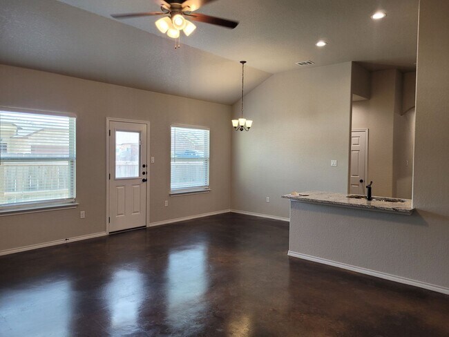 Building Photo - Luxury 3/2 Duplex in Seguin, Texas